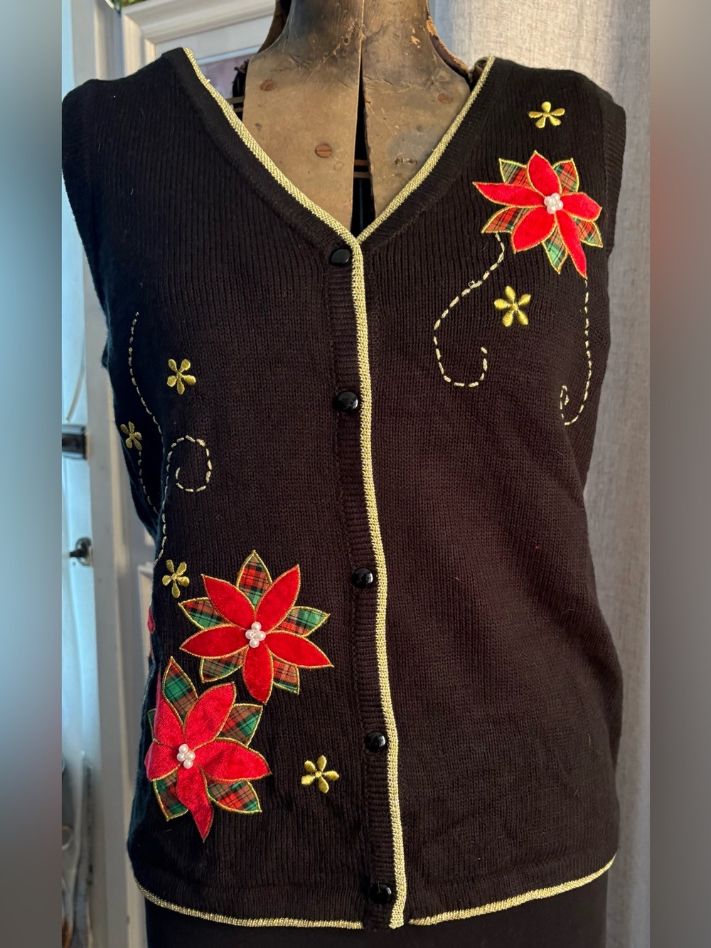 Christmas Poinsettia Sweater Vest M 8-10 Plaid Pearl Gold Holiday Cardigan
